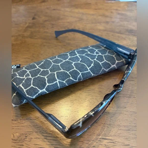 D&Y animal print reading sunglasses with case - Picture 2 of 4